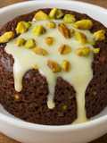 Bolo de chocolate com pistáchios no micro-ondas