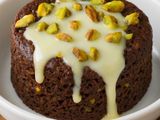 Bolo de chocolate com pistáchios no micro-ondas