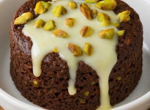 Foto de Bolo de chocolate com pistáchios no micro-ondas