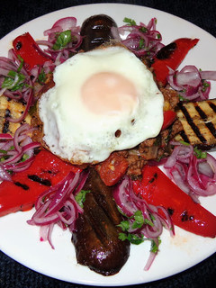 Una foto de Picadillo de carne de vacuno con camote y vegetales.Jon Style