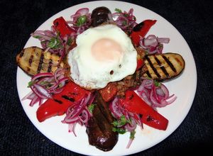 Una foto de Picadillo de carne de vacuno con camote y vegetales.Jon Style