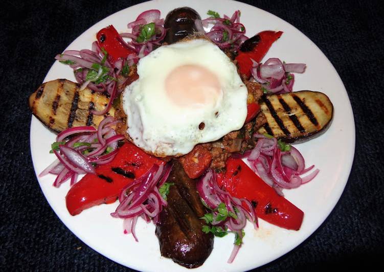Picadillo de carne de vacuno con camote y vegetales.Jon Style