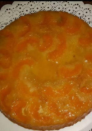 Una foto de Torta de mandarina invertida