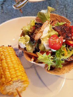 Foto resep Tortilla salad bowl & Jamaican chicken