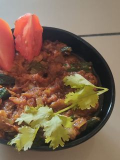 भरली भेंडी (bharli bhendi recipe in marathi) रेसिपी चे मुख्य फोटो