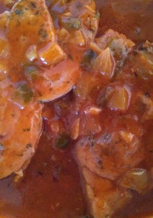 Una foto de Chuletillas de pavo en salsa de tomate