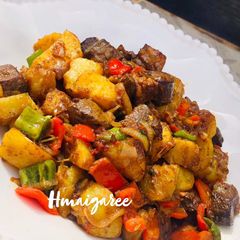 A picture of Liver and potatoe sauté.