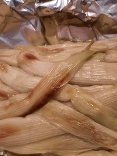 Una foto de Calçots al horno