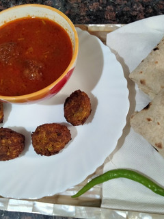 A picture of Bottle gourd kofte in Air Fryer in leftover tomato soup.