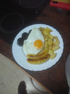 Una foto de Arroz frito a la cubana con morcilla frita