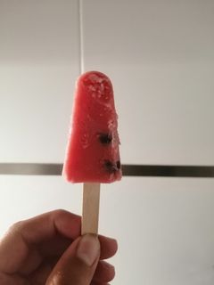 Una foto de Polo de sandía y pepitas de chocolate