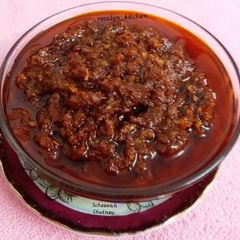 A picture of Schezwan Chutney.