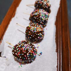 A picture of Cake pops.