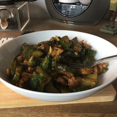 A picture of Chicken with veg (P5, C10min).