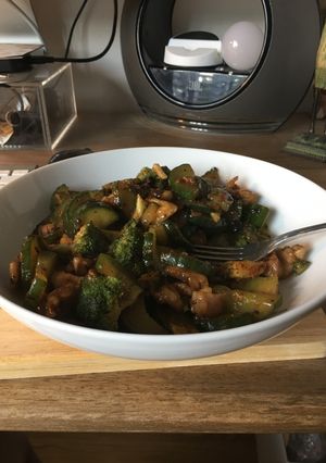 A picture of Chicken with veg (P5, C10min).