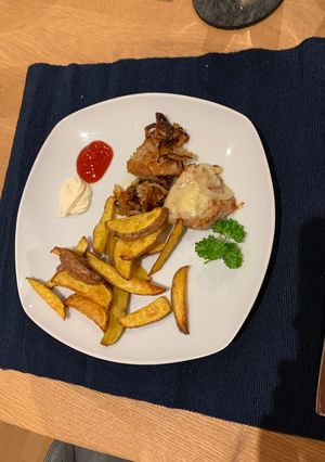 Schweinelende - Medaillons mit Zwiebeln und Käse Rezepthauptbild