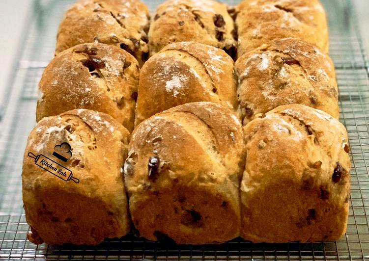 Cranberry Walnut Buns (Inspired by ”TLJ”)