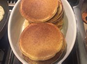 Una foto de hot cakes de harina integral sin huevo