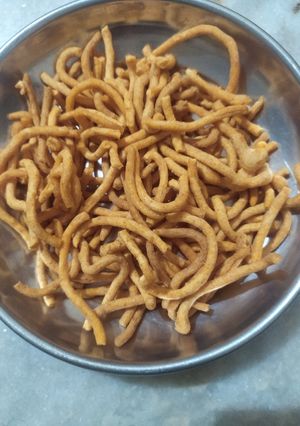 તીખા ગાંઠિયા (Tikha Ganthia Recipe In Gujarati) રેસીપી મુખ્ય ફોટો