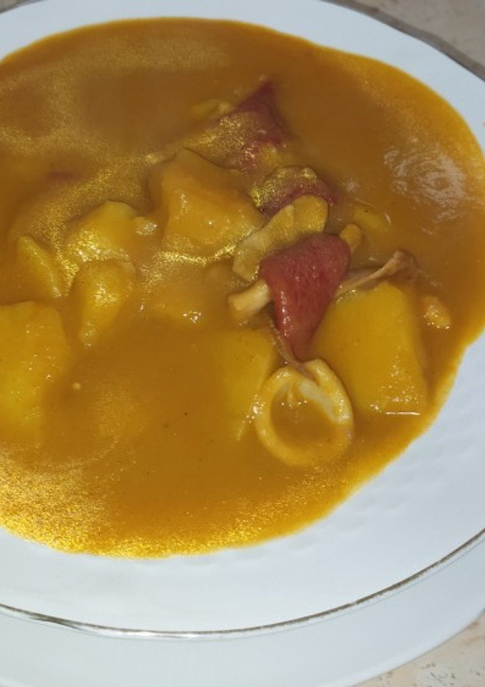 Una foto de Guiso de patatas con pota