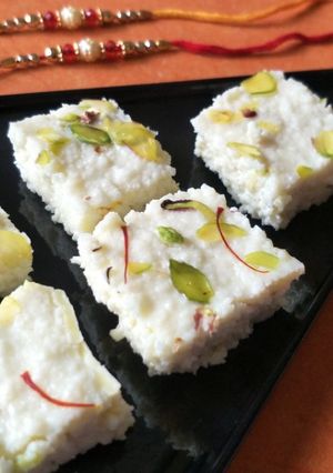 कलाकंद (kalakand recipe in marathi) रेसिपी चे मुख्य फोटो 