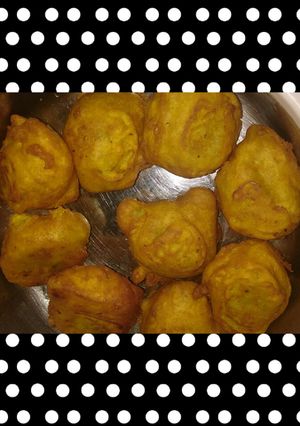 A picture of Vadapav (Mumbai special).