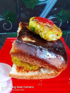 ম্যাগি টিক্কি পাউ (maggi tikki pav recipe in Bengali) রেসিপির প্রধান ছবি
