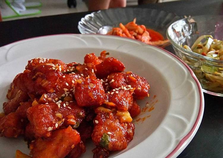 Langkah Mudah untuk Menyiapkan Korean Spicy Fried Chicken chunks (yangnyeom tongdak) Anti Gagal