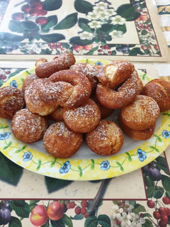 Una foto de Buñuelos de coco rallado
