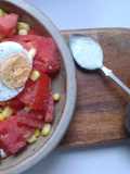 Ensalada de tomate con choclo en cuarentena