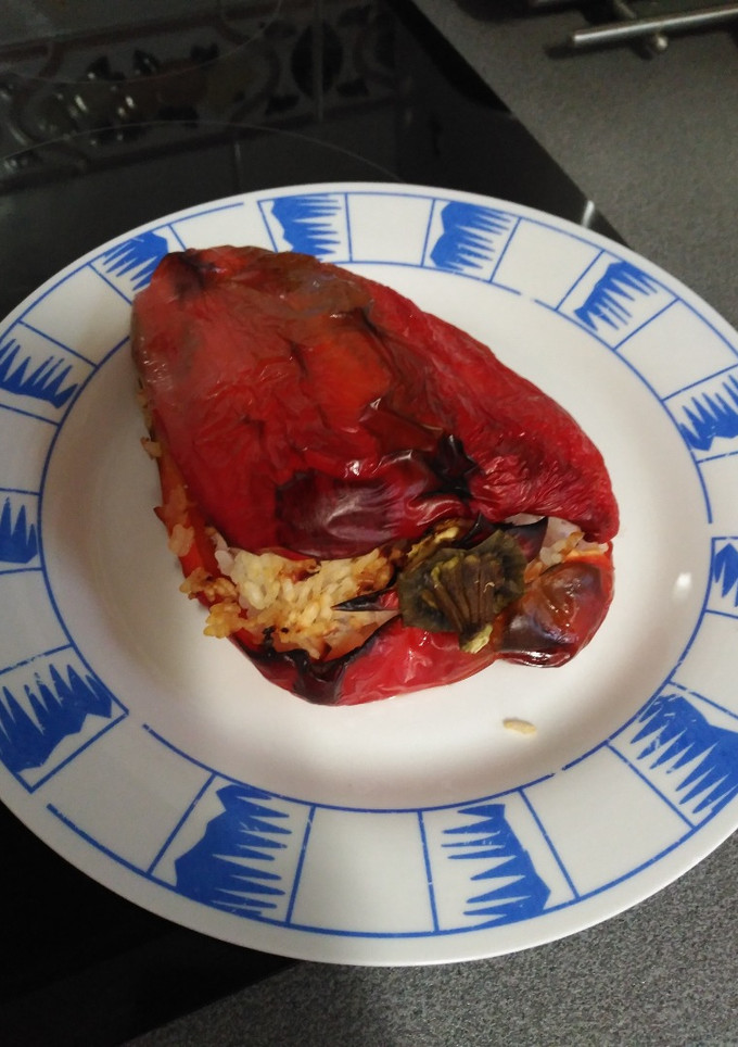 Una foto de Pimientos rellenos de arroz y pavo