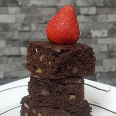A picture of Brownie cake.