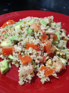 Una foto de Ensalada de quinoa con aguacate, 5 minutos