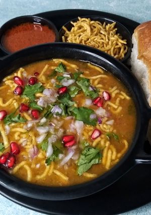 સેવ ઉસળ રેસીપી મુખ્ય ફોટો