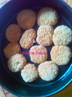 A picture of Oatmeal honey cookies.