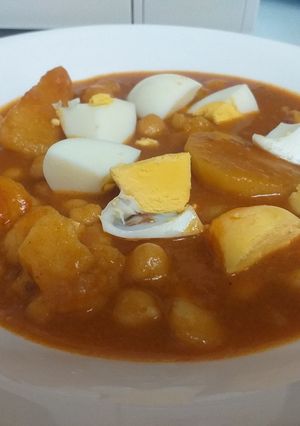 Una foto de Guiso de garbanzos con bacalao