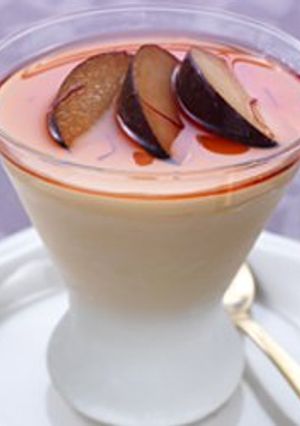 صورة لوصفة طريقة عمل موس الشوكولاتة البيضاء واللوز مع الخوخ بالزعفران وماء الورد