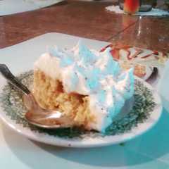 A picture of Torta tres leche.
