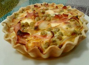 Una foto de Tarta de jamón, queso y arvejas