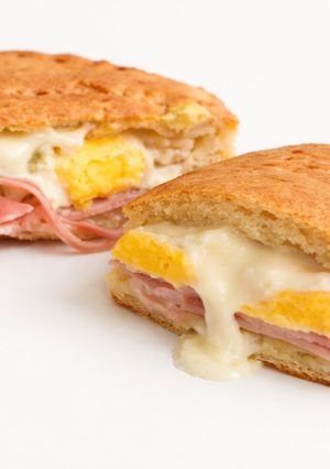 Foto principal de Empanada, o torta de fiambre con masa licuada