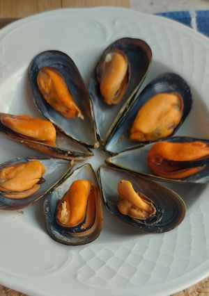 Una foto de Mejillones al vapor con limón 🍋