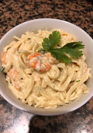 Una foto de Tallarines con Salsa de Camarones