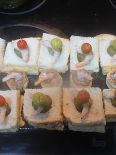Una foto de Aperitivos de paté y gazpacho