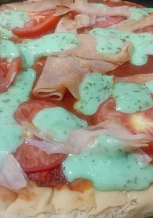 Una foto de Pizza colorida y rica 🍕