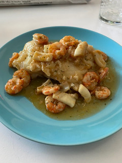 Una foto de Merluza al cava con gambas