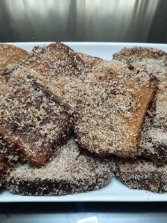 Una foto de Torrijas en leche de coco y Pedro Ximénez