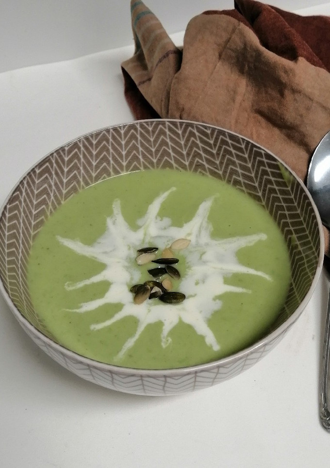 Una foto de Crema de guisantes y coliflor