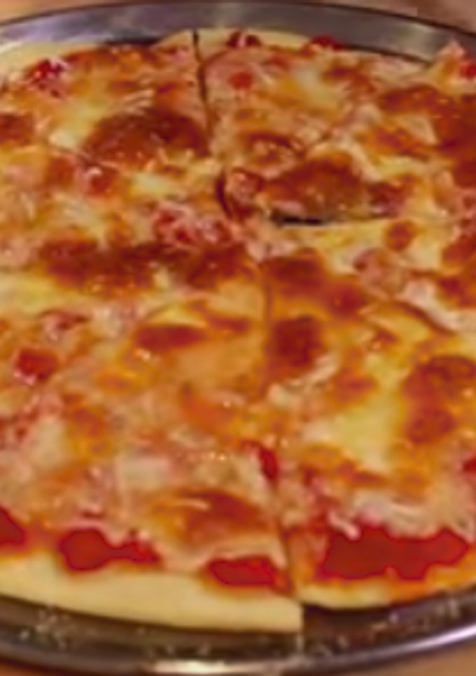 Una foto de Pizza muy fácil para comer con amigos!!!