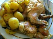 Una foto di coniglio arrosto
