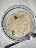 Porridge de bebida vegetal con avena y pasas sultana